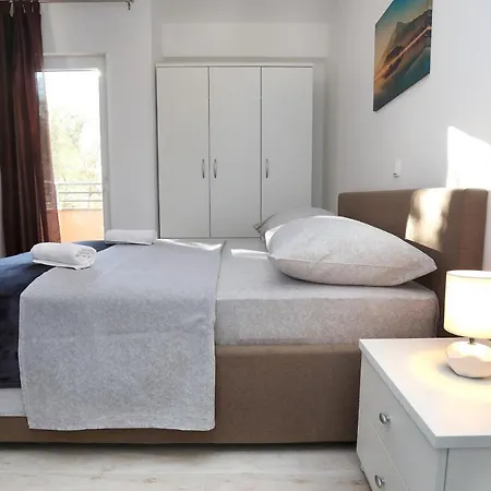 Lovely 2-bed In Okrug Gornji