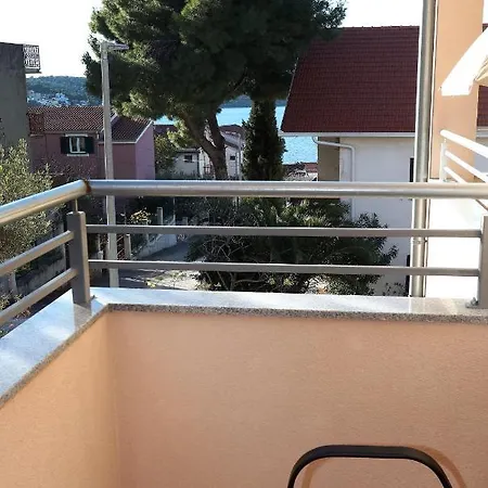 Lovely 2-bed In Okrug Gornji Lejlighed *