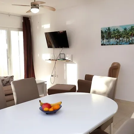 Lovely 2-bed In Okrug Gornji *