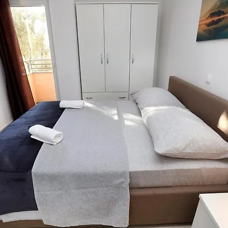 Lovely 2-bed In Okrug Gornji Trogir