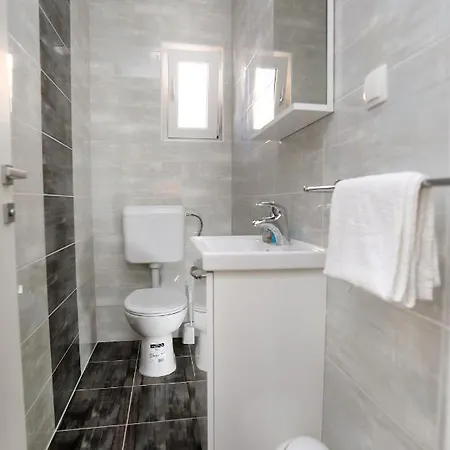 דירה Lovely 2-bed In Okrug Gornji