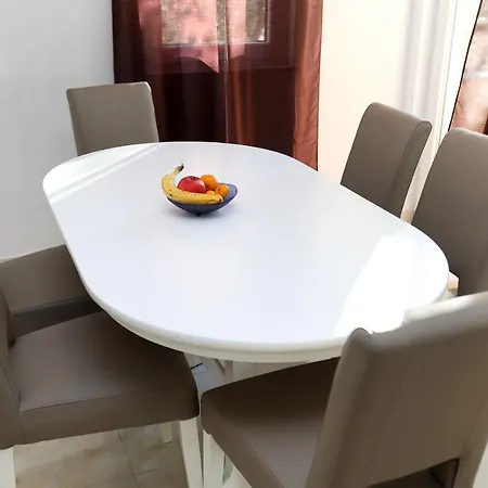 Lovely 2-bed In Okrug Gornji * טרוגיר