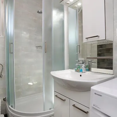 Lovely 2-bed In Okrug Gornji * Trogir