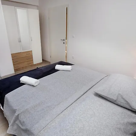 Apartman Lovely 2-bed In Okrug Gornji Trogir