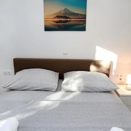 Lovely 2-bed In Okrug Gornji Trogir